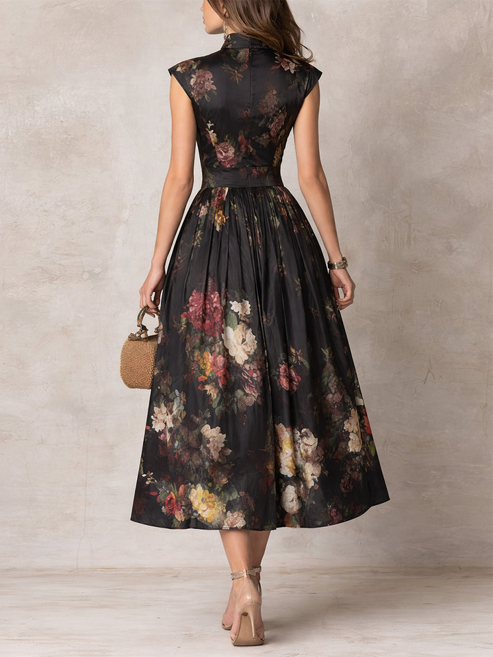 Patricia | Vestito Midi Plissettato in Satin Nero con Fiori