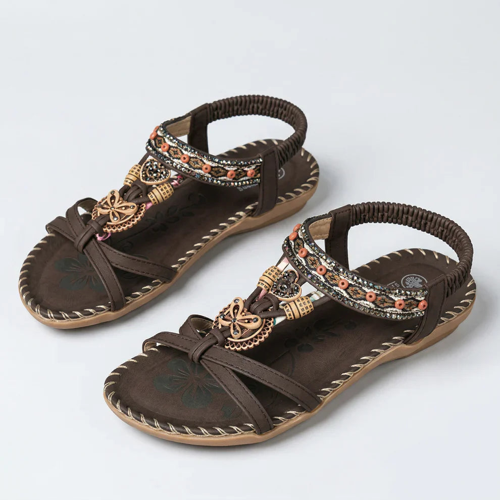 Sandali in stile ibiziano che combinano comfort ed eleganza